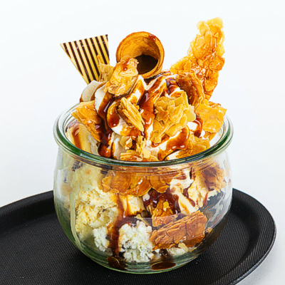 Bienenstich - Eisbecher